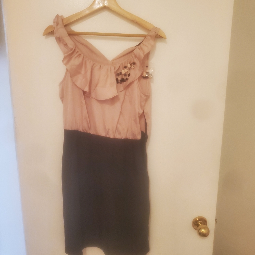 Dress. - Picture 4 of 4